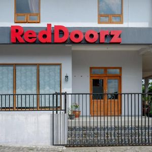 RedDoorz Syariah near Gerbang Tol Manyaran